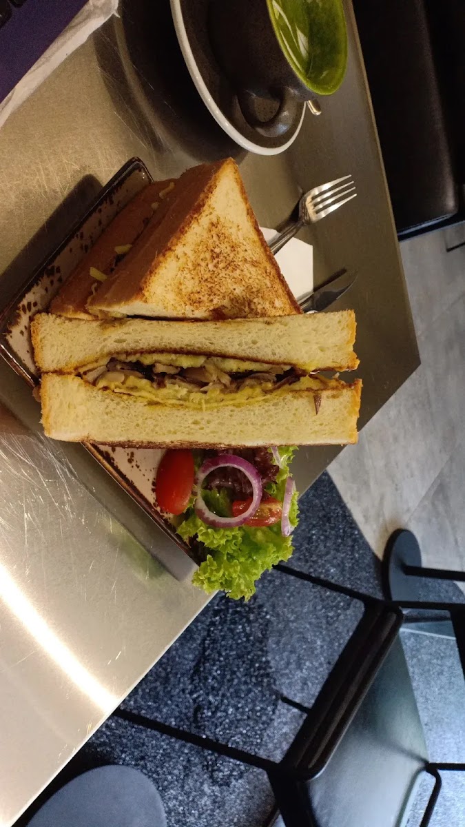 385F Cafe - Photo 9