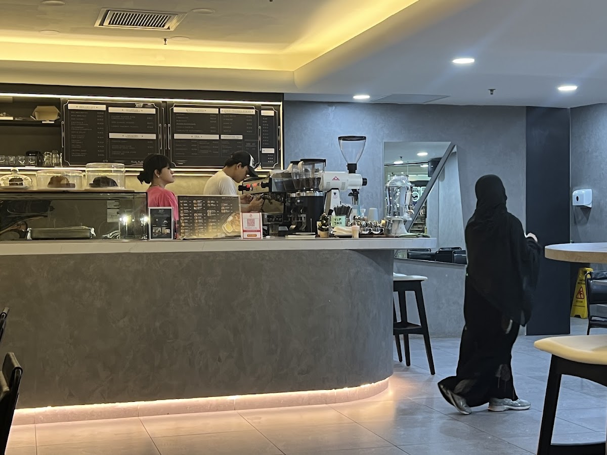 385F Cafe - Photo 3
