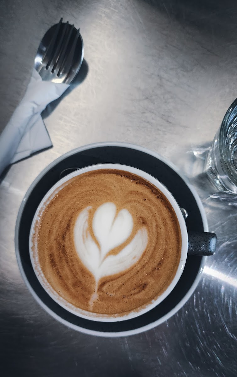 385F Cafe - Photo 4