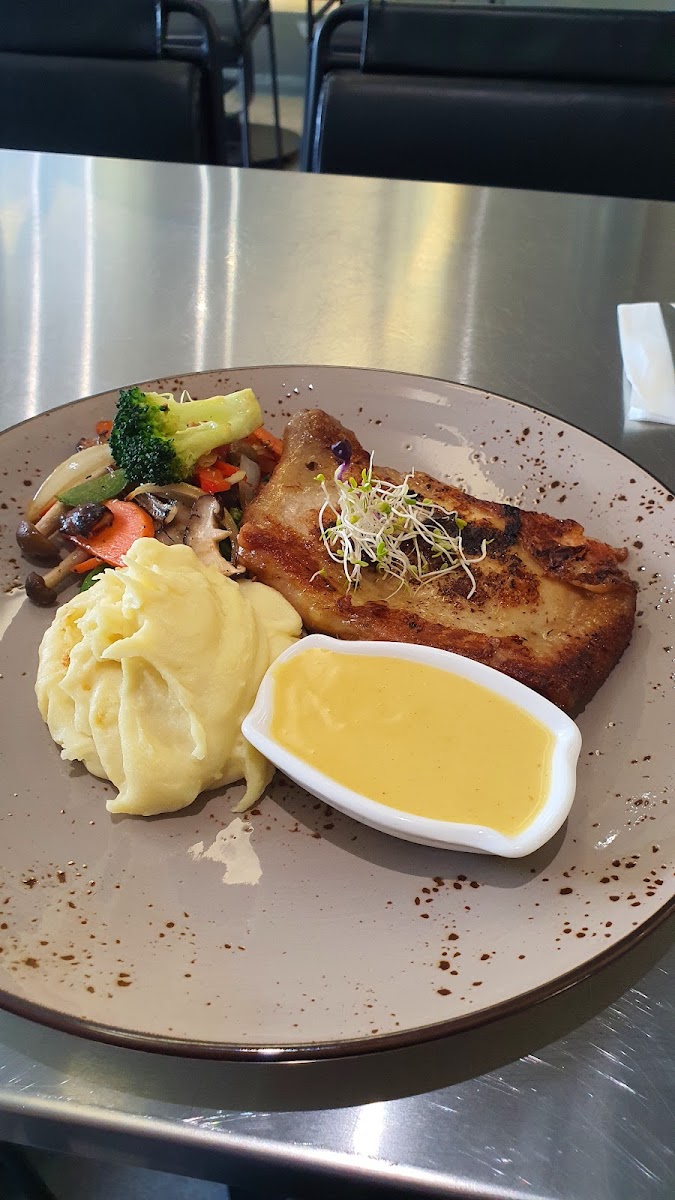 385F Cafe - Photo 5