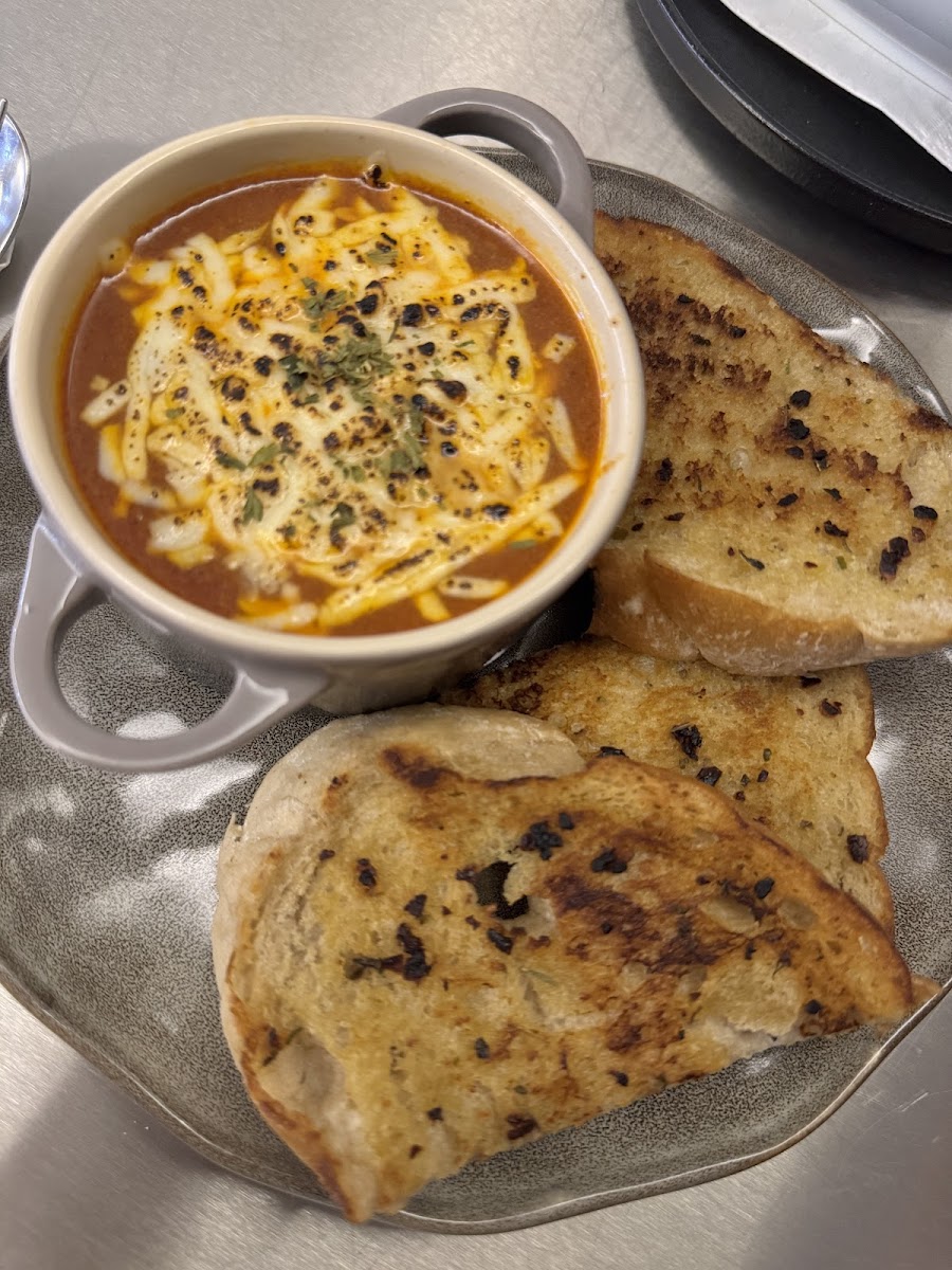 385F Cafe - Photo 8