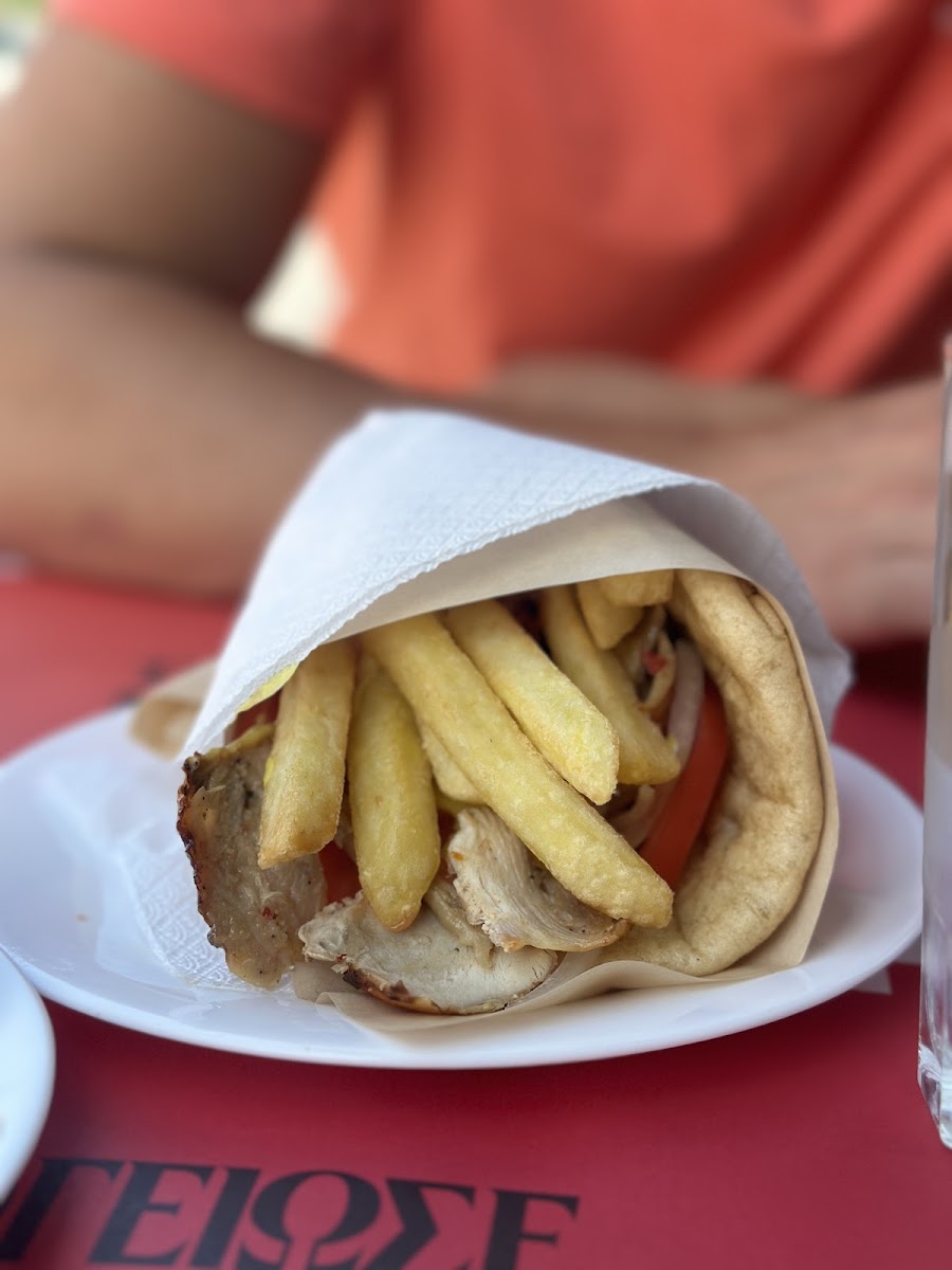 Gyros Souvlaki Takis - Photo 3