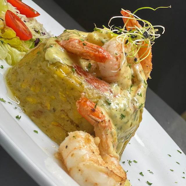 Mofongo De Camarones En Salsa De Ajo