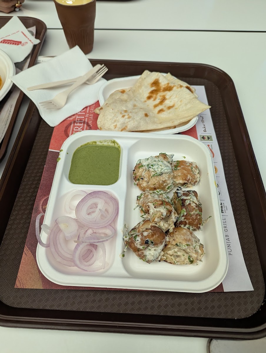 Bikanervala Aerocity Mahipalpur - Photo 3