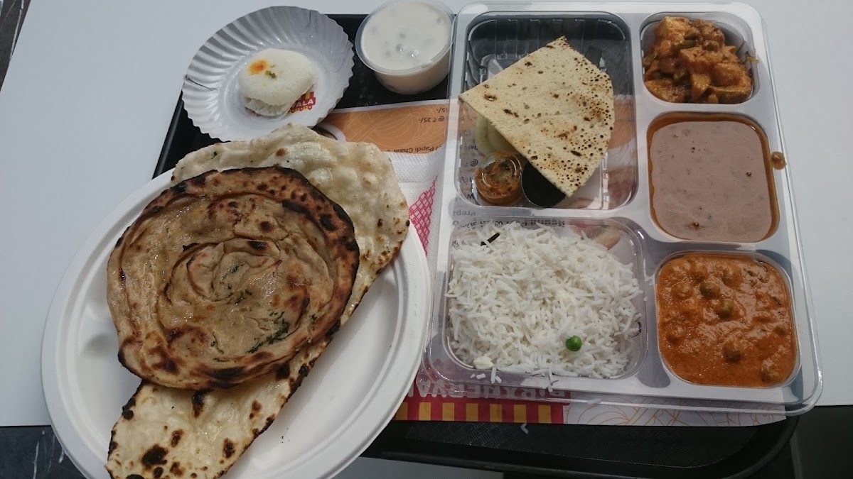 Bikanervala Aerocity Mahipalpur - Photo 5