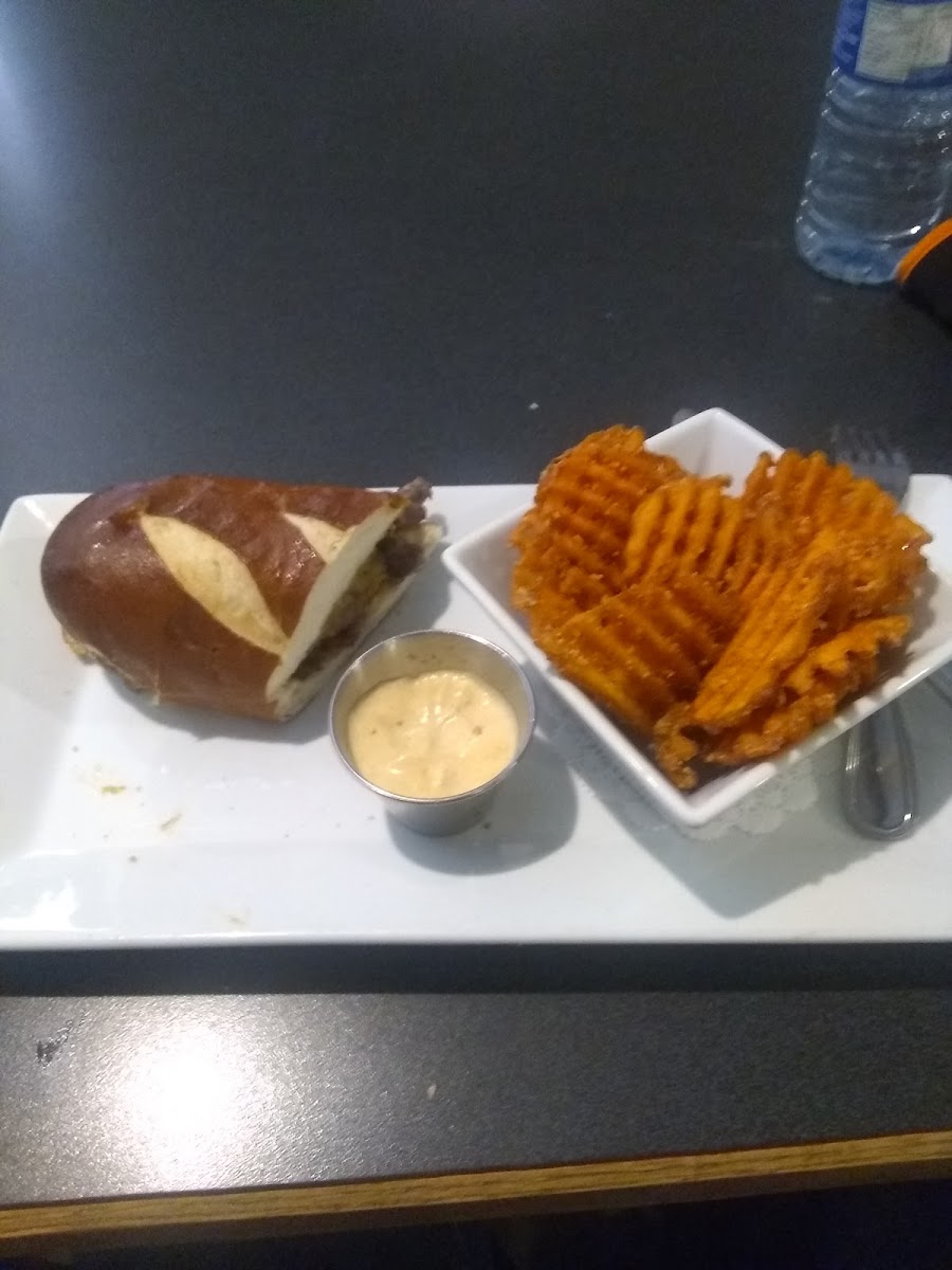 The Reid Bar & Grill - Photo 4