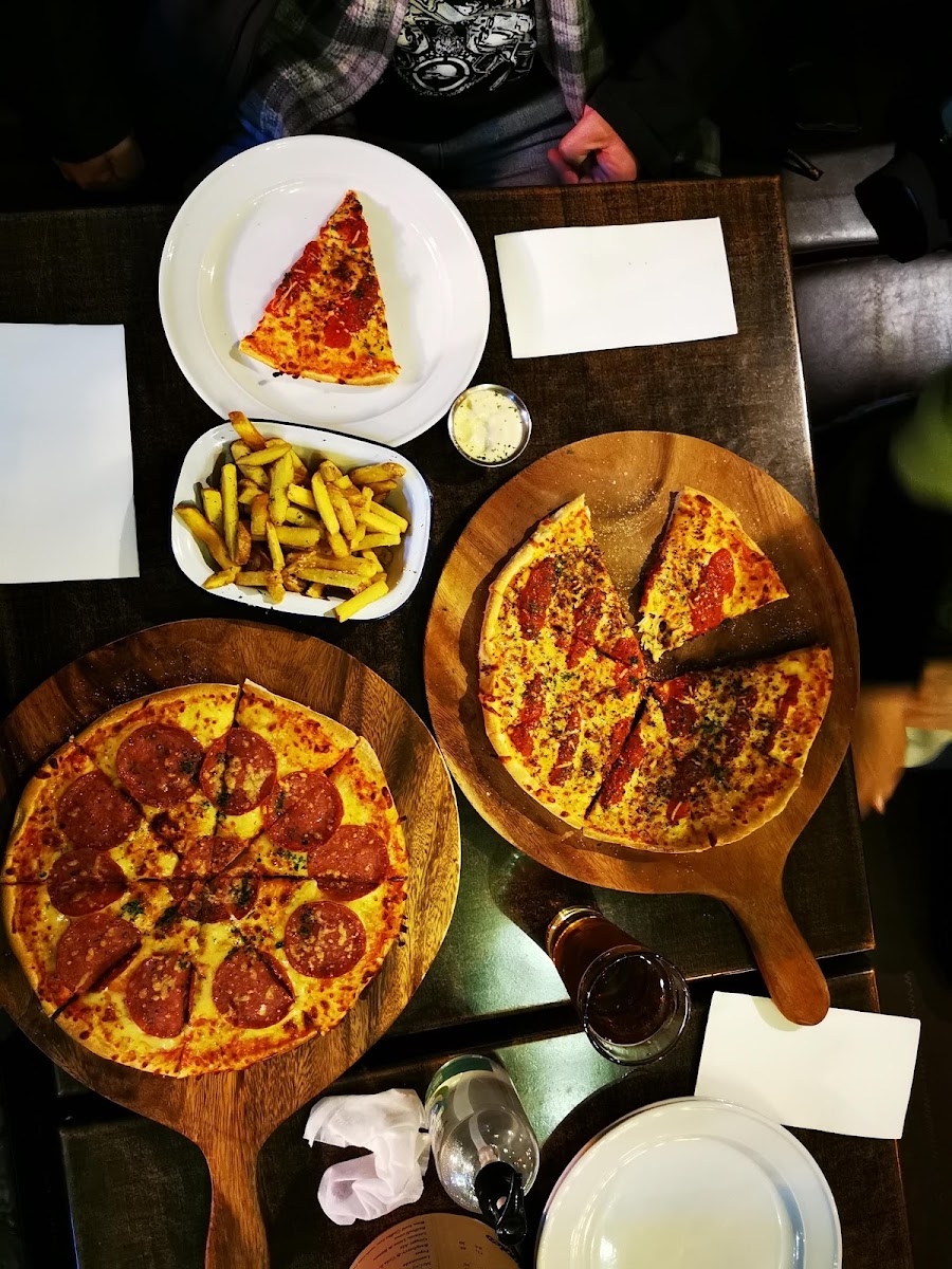 Suburbia Eatery & Nightlife - Photo 4