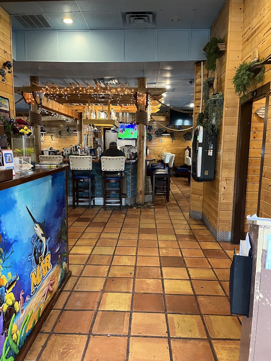 El MAR SEAFOOD GRILL AND BAR - Photo 8