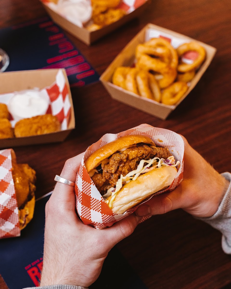 Benny's American Burger Takapuna - Photo 9