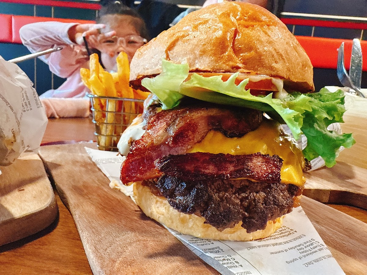 Benny's American Burger Takapuna - Photo 3