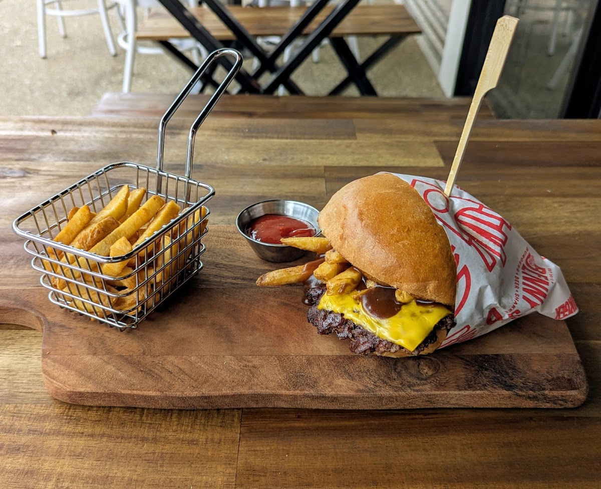 Benny's American Burger Takapuna - Photo 4