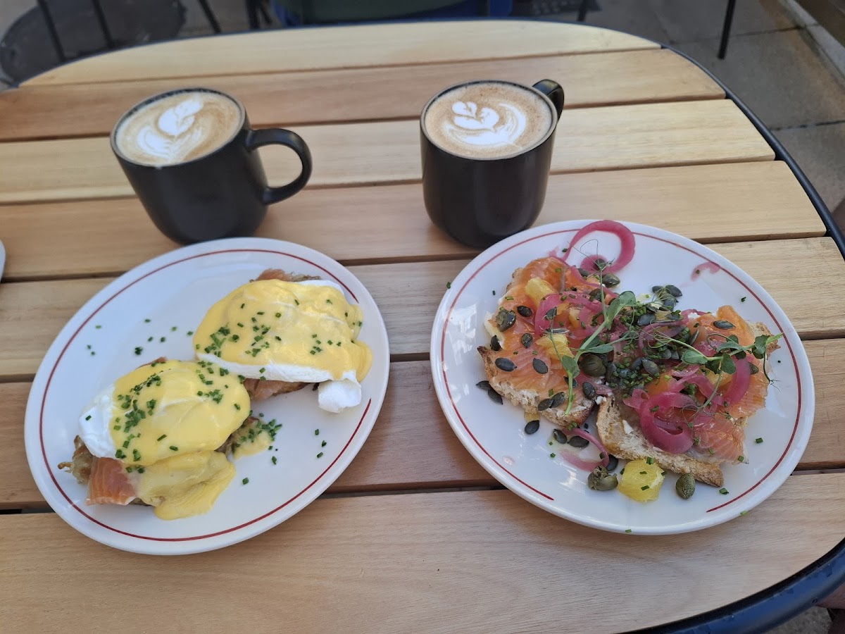 La Gente Café Breakfast & Brunch - Photo 8
