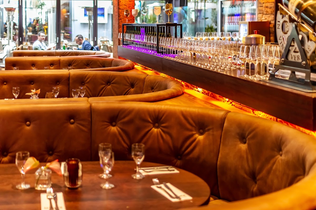 H'ugo's Pizza-Bar-Lounge