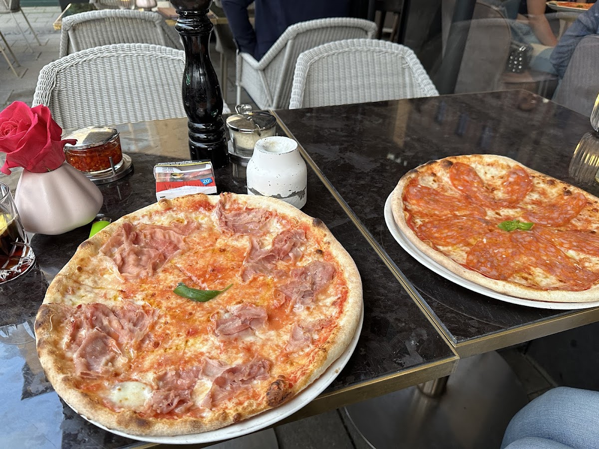 H'ugo's Pizza-Bar-Lounge - Photo 3