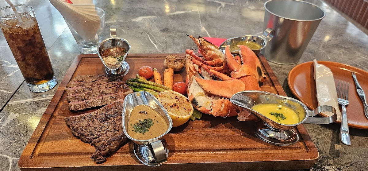 LOBS Lobster Brunch and Bistro - Photo 6