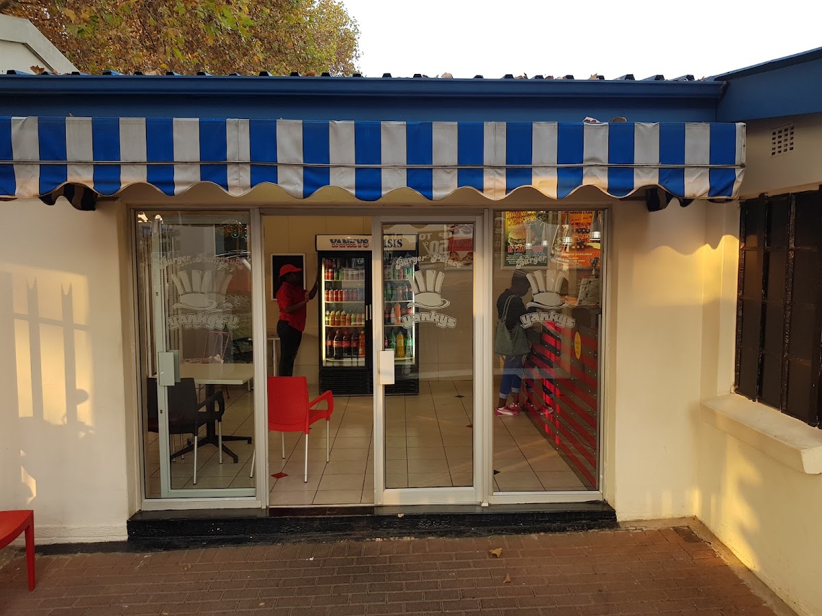 YANKYS GREYMONT