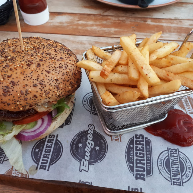 American XXL Burger