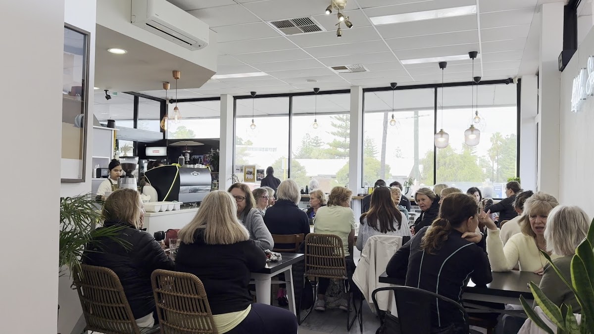 Little Seaview Cafe - Photo 1