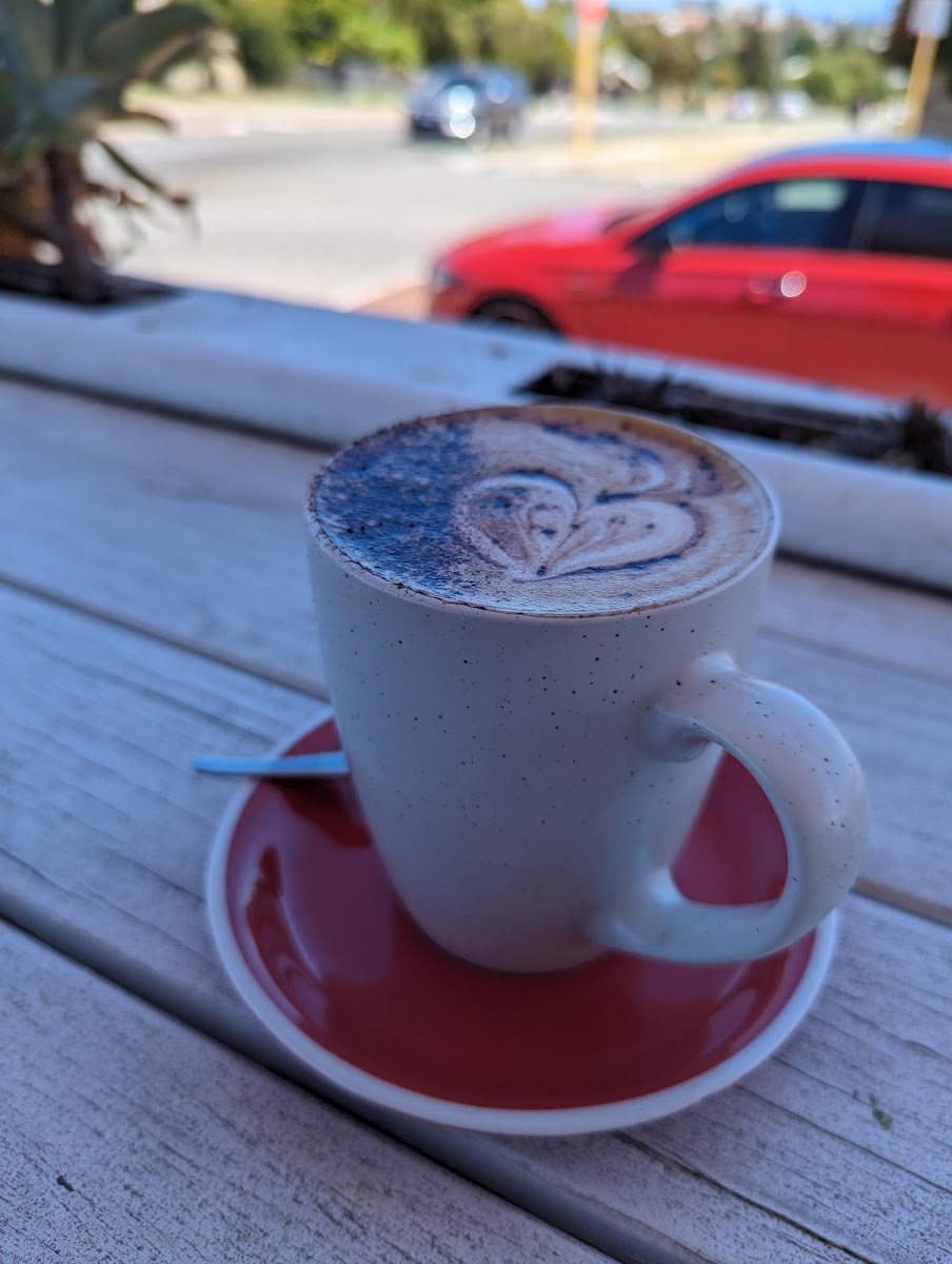 Little Seaview Cafe - Photo 4