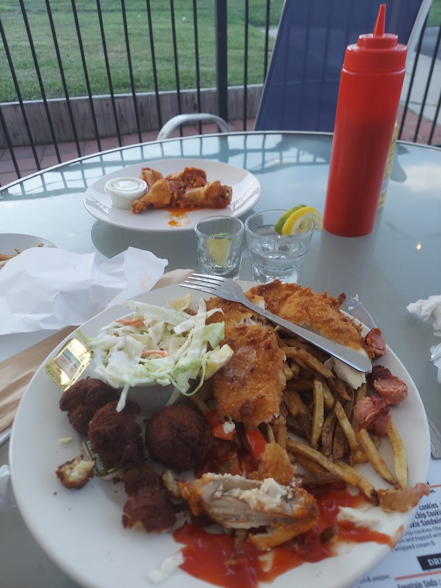 Sandbar Grill And Pub - Photo 9