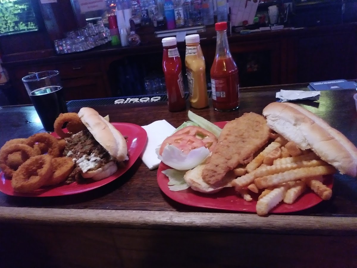 Mimi's Subway Bar and Grill - Photo 4