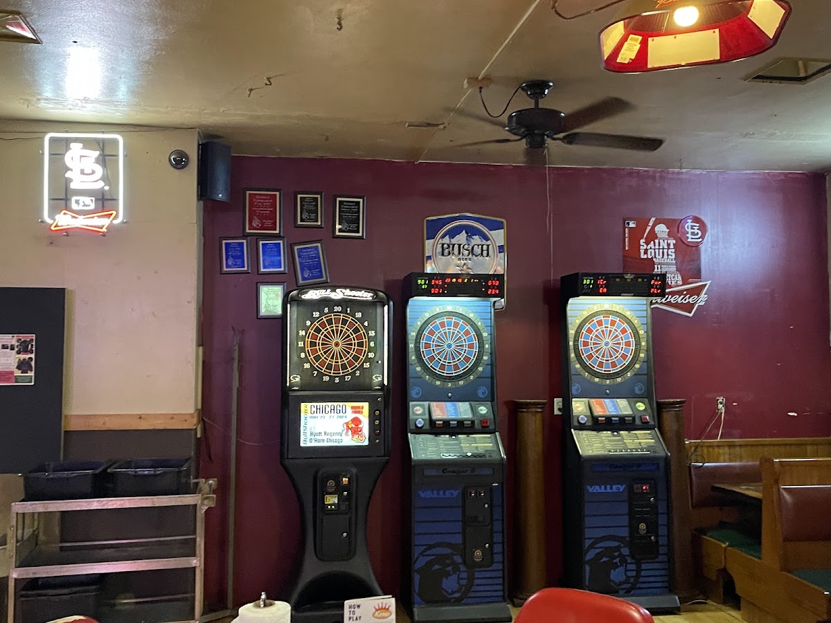 Mimi's Subway Bar and Grill - Photo 6