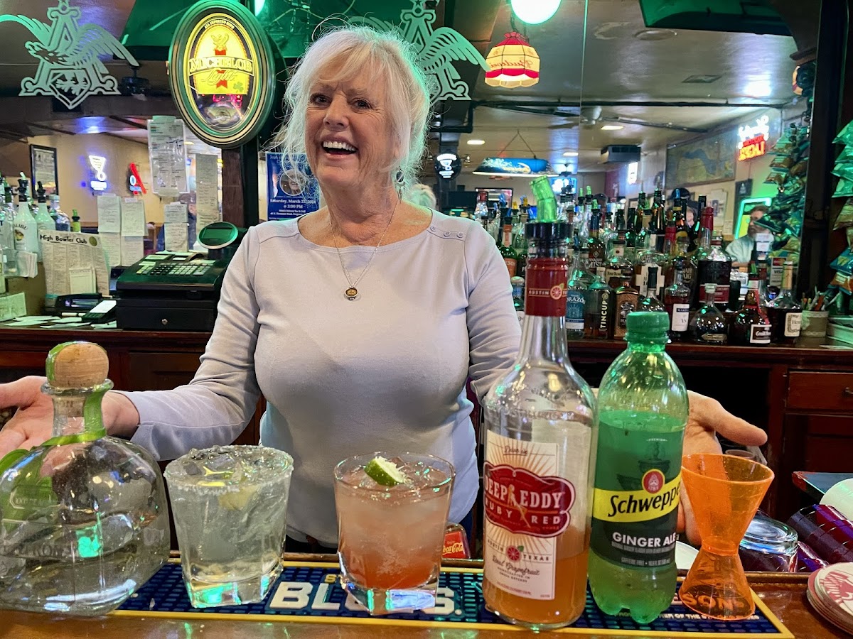 Mimi's Subway Bar and Grill - Photo 8