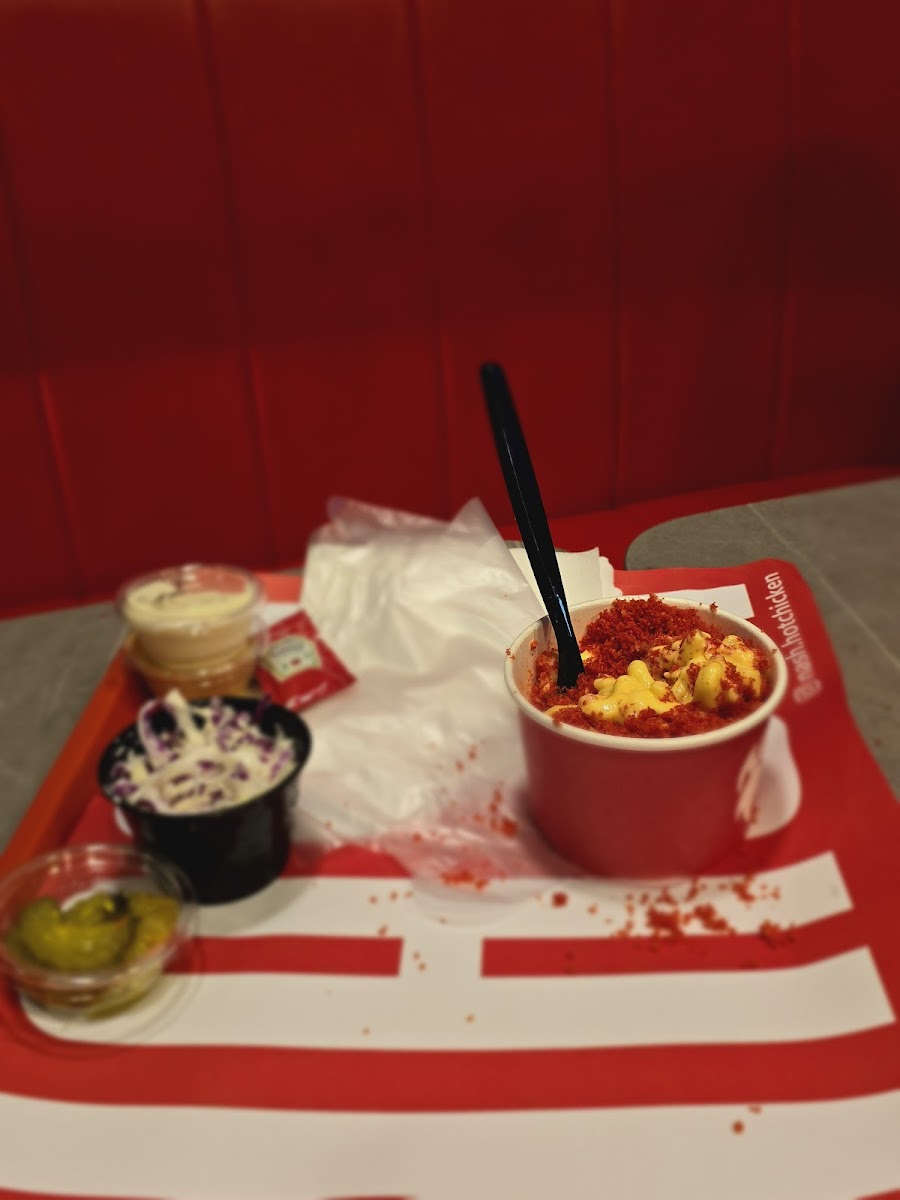NASH HOT CHICKEN JUMEIRAH - Photo 8