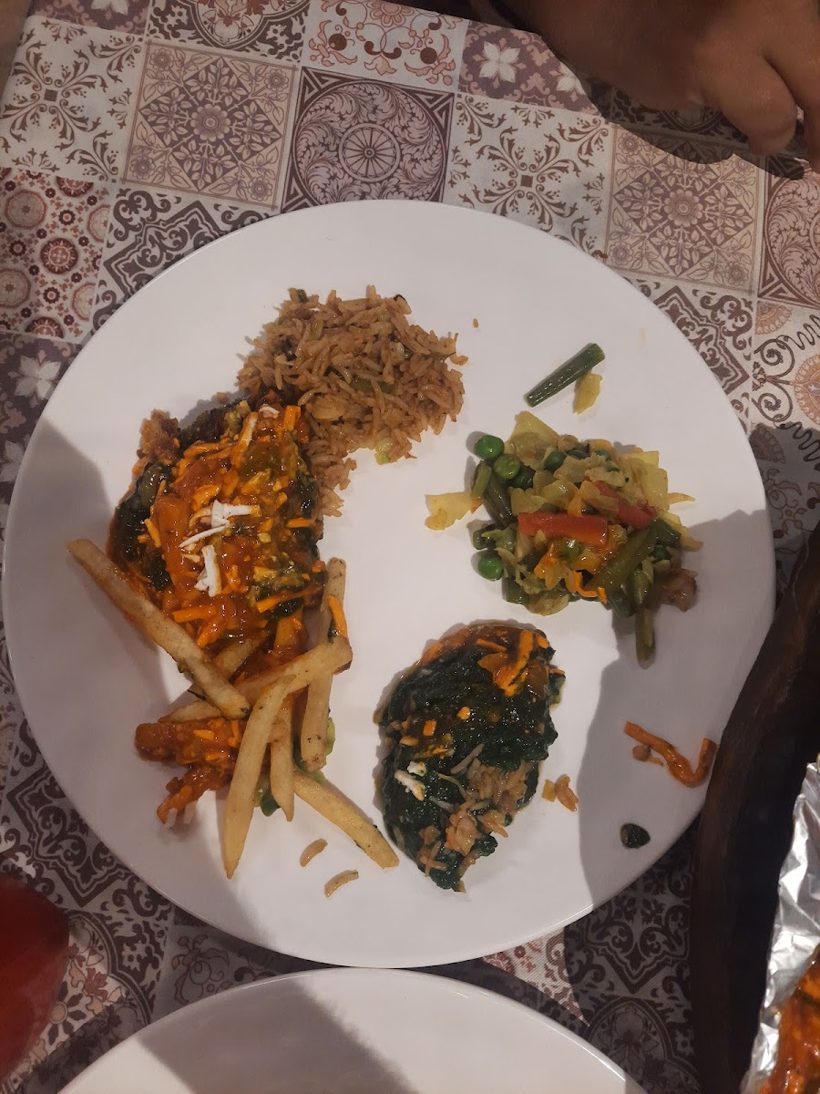 Mayur Restaurant & Banquet - Photo 4