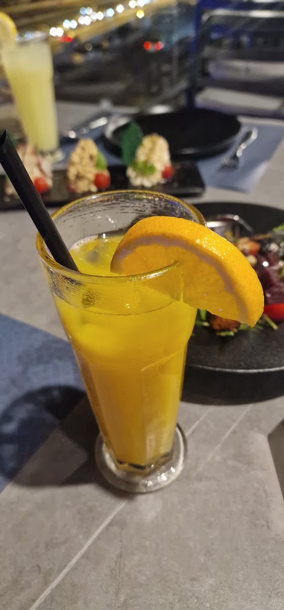 SKY LINE RESTAURANT AND LOUNGE - Photo 9