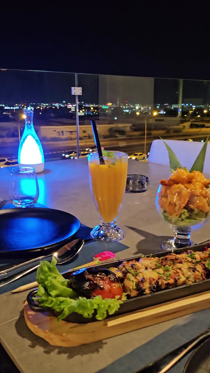 SKY LINE RESTAURANT AND LOUNGE - Photo 1
