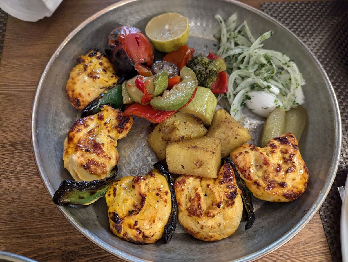 Pardis Restaurant - Photo 9