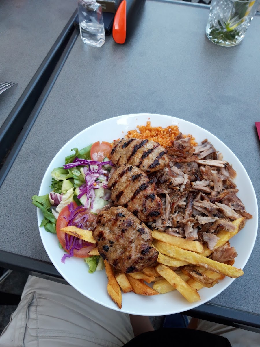 Zeytin Café Mezze Grill - Photo 9