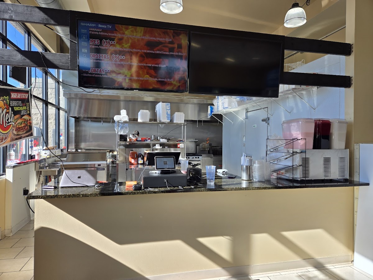 Meli’s Breakfast & Tacos - Photo 9