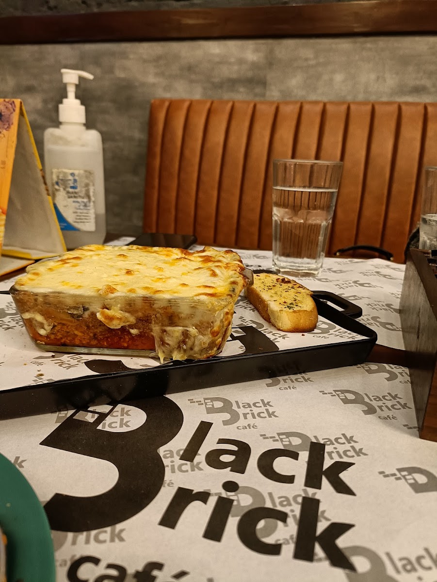 Black Brick Cafe - Photo 5