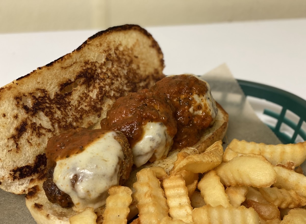 Sal's Pub and Grill - Photo 1