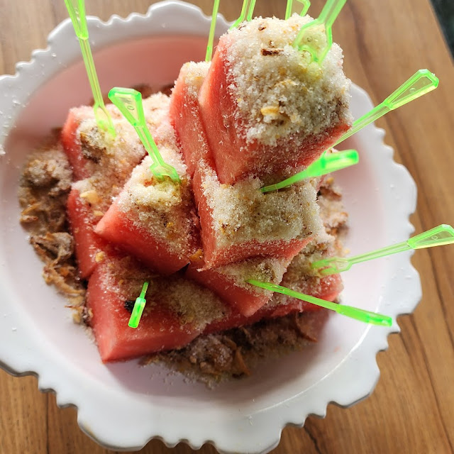 Watermelon with Sweet Dried Fish Crispy