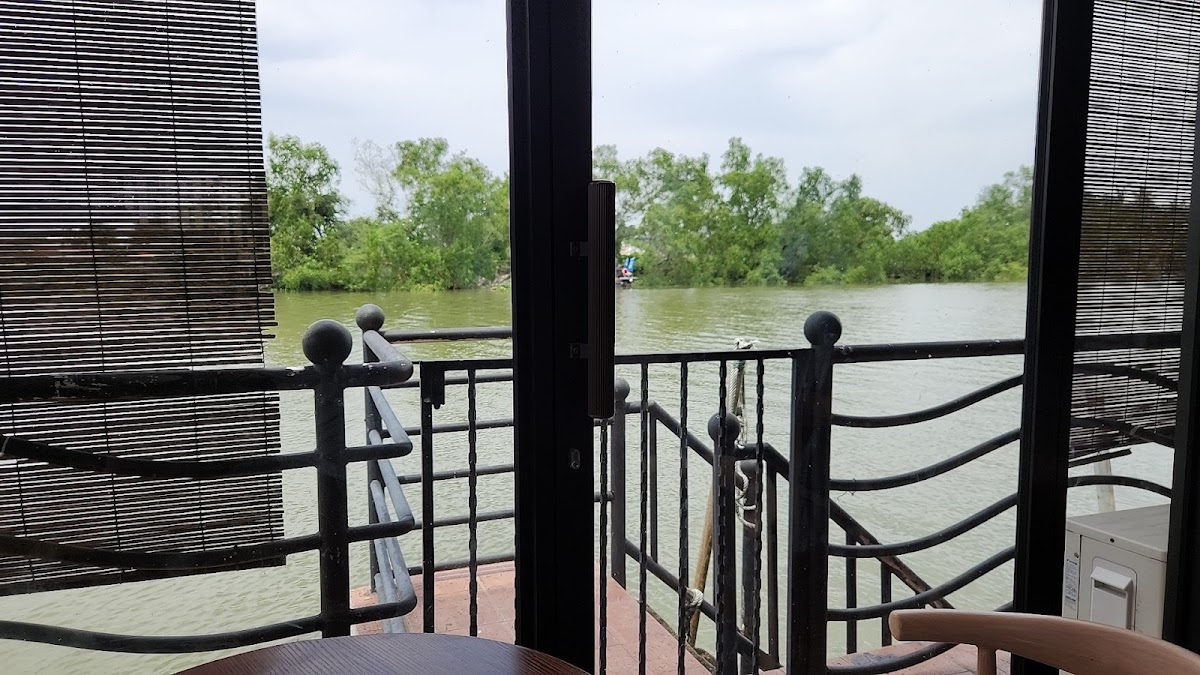 Firefly Jetty Cafe