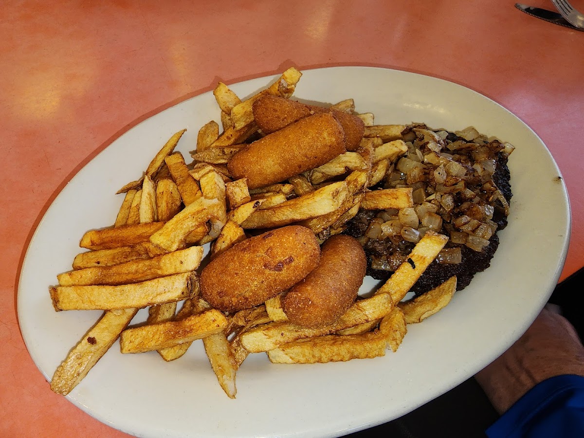 Fred's Restaurant - Photo 1