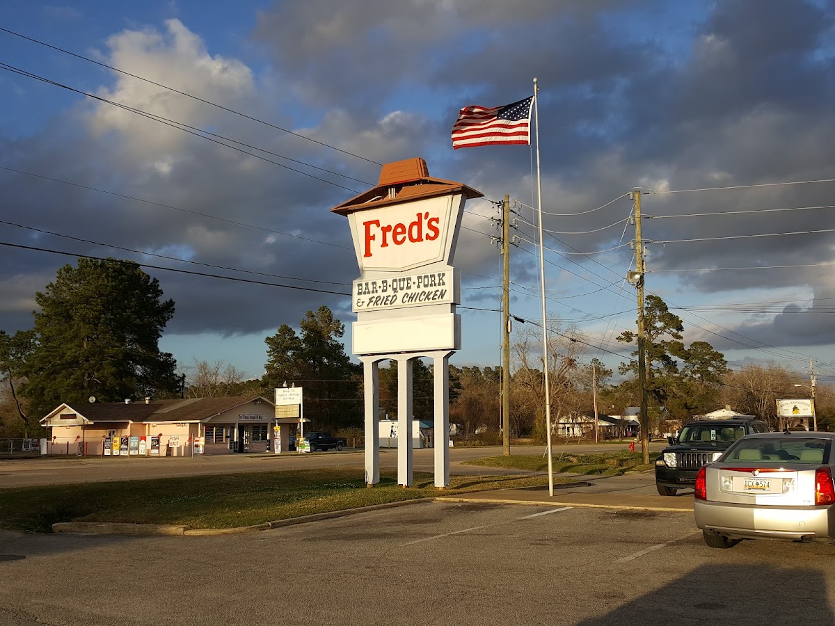 Fred's Restaurant - Photo 3