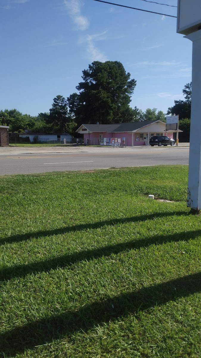 Fred's Restaurant - Photo 6