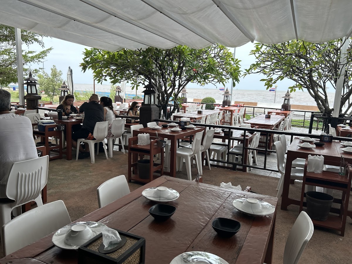 Rabieng Ta-le Restaurant - Photo 2