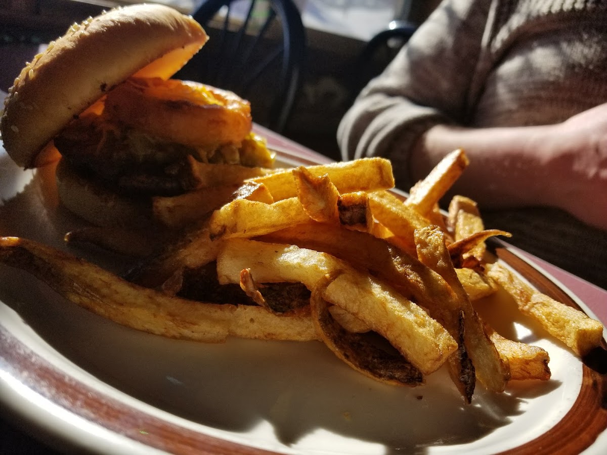 Drifters Western Cafe - Photo 5