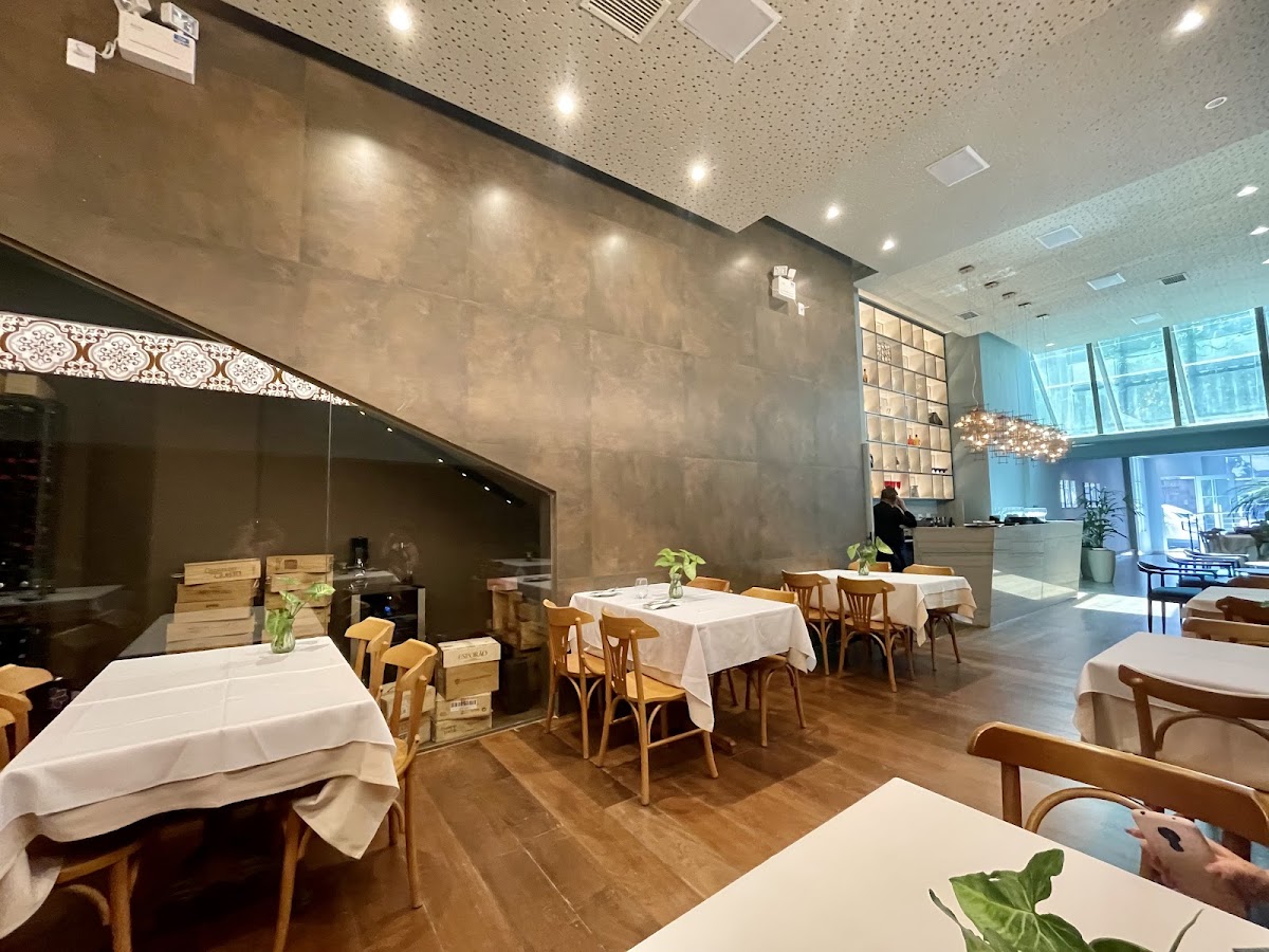 Lisbonne Bistro - Photo 2