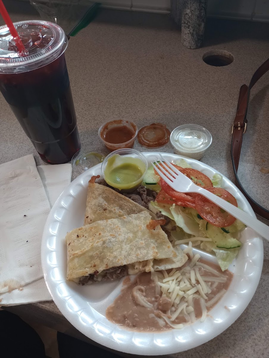 La Fuente mini store/Restaurant - Photo 9