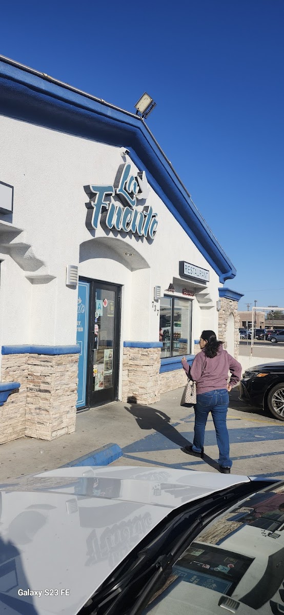 La Fuente mini store/Restaurant - Photo 3