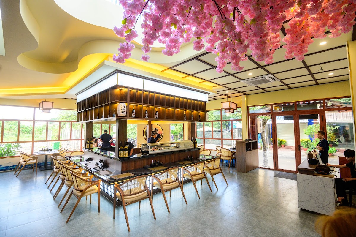 AKIKO Sushi Restaurant - Photo 6