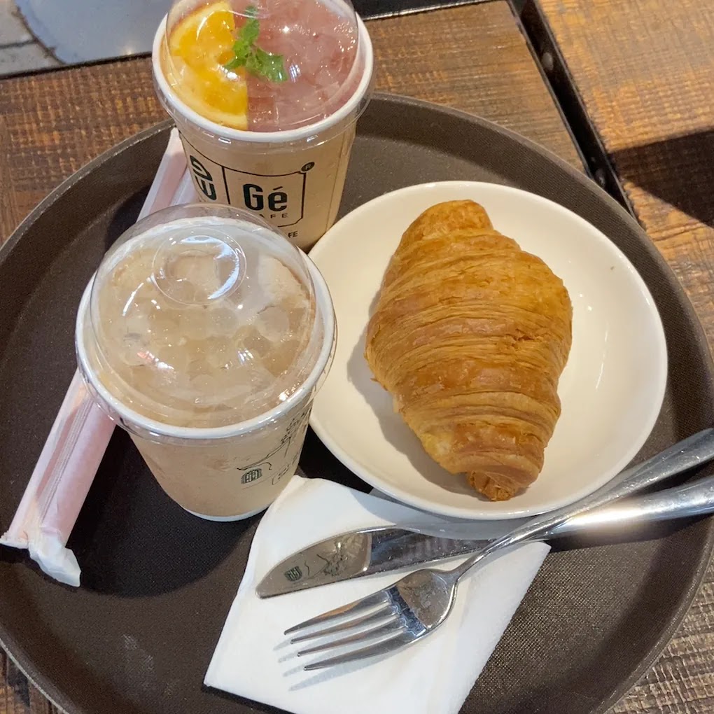 Gé Cafe - Photo 8