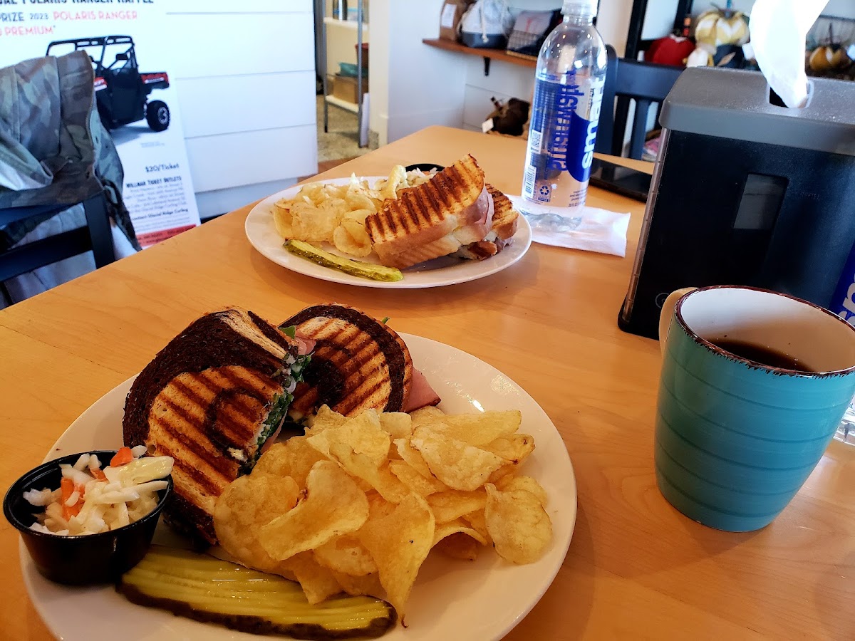 Middle Fork Cafe - Photo 4