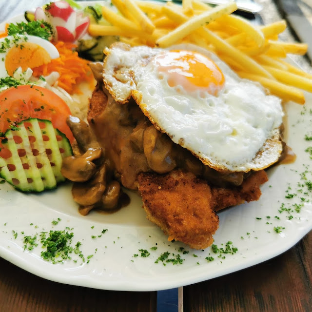 Schnitzel Mit Ei
